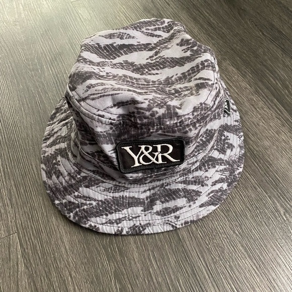 Y&R Gray Patterned Bucket Hat - Picture 1 of 2